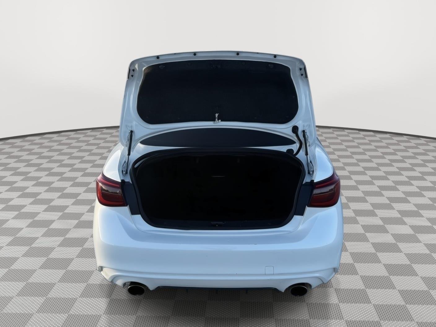 Used 2019 Majestic White INFINITI 3.0t LUXE image 21