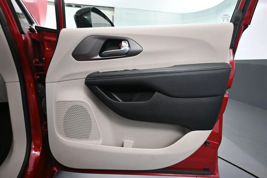 Used 2024 Red Chrysler Touring L image 45