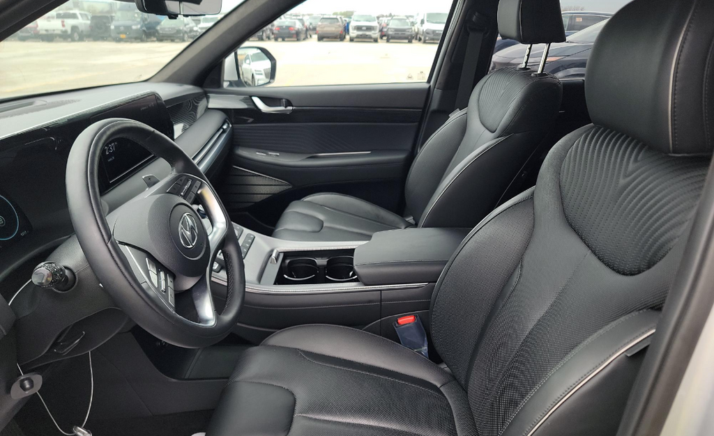 Used 2023 Silver Hyundai Calligraphy image 2