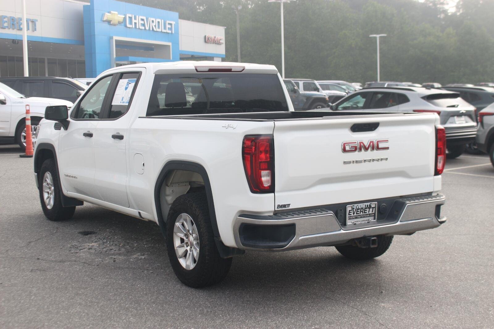 Used 2020 SUMMIT WHITE GMC 4WD Double Cab 147" image 5