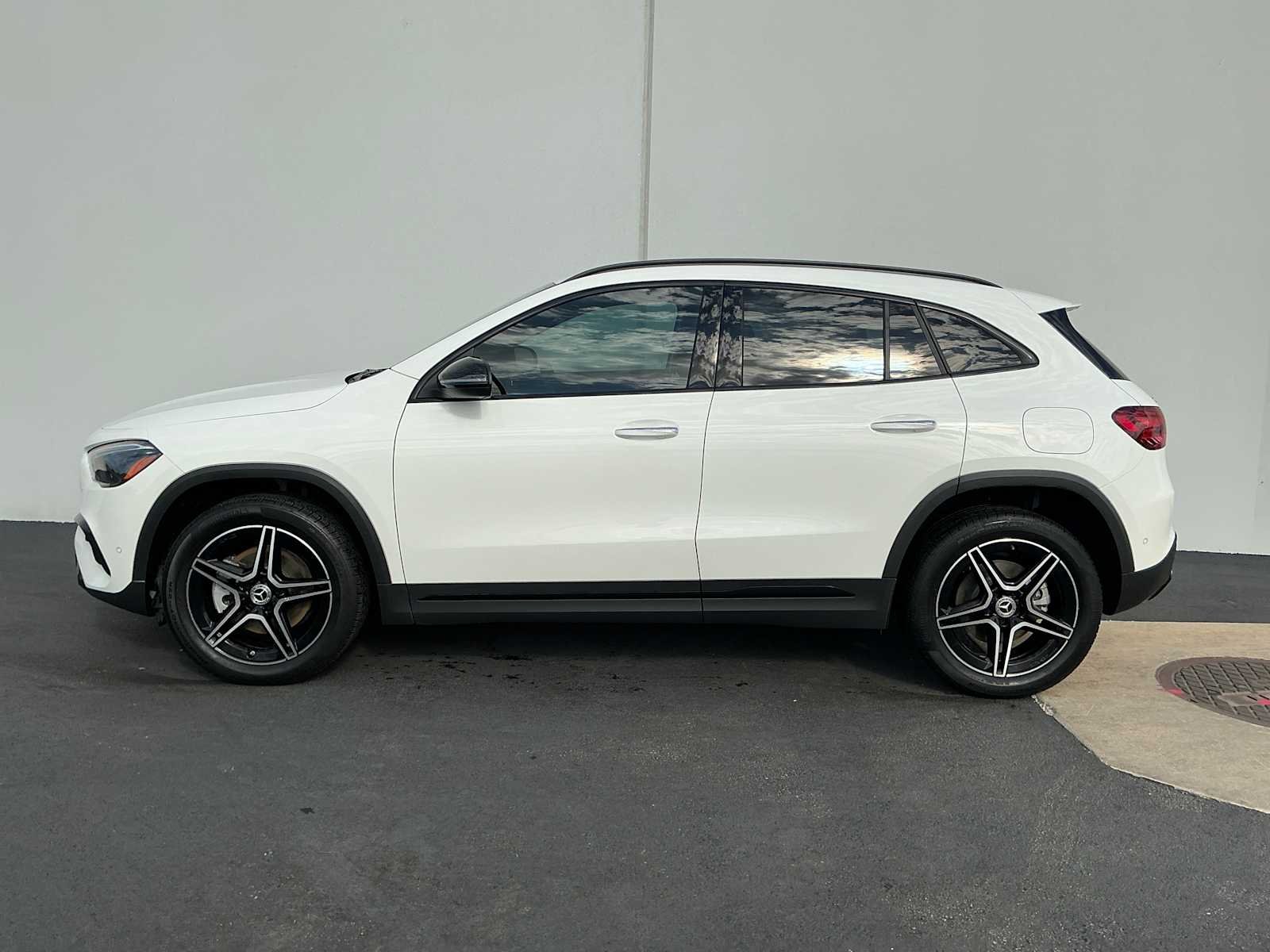 Certified Used 2026 Polar White Mercedes-Benz GLA 250 image 2