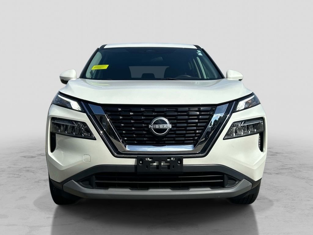 Used 2022 White Nissan SV image 9