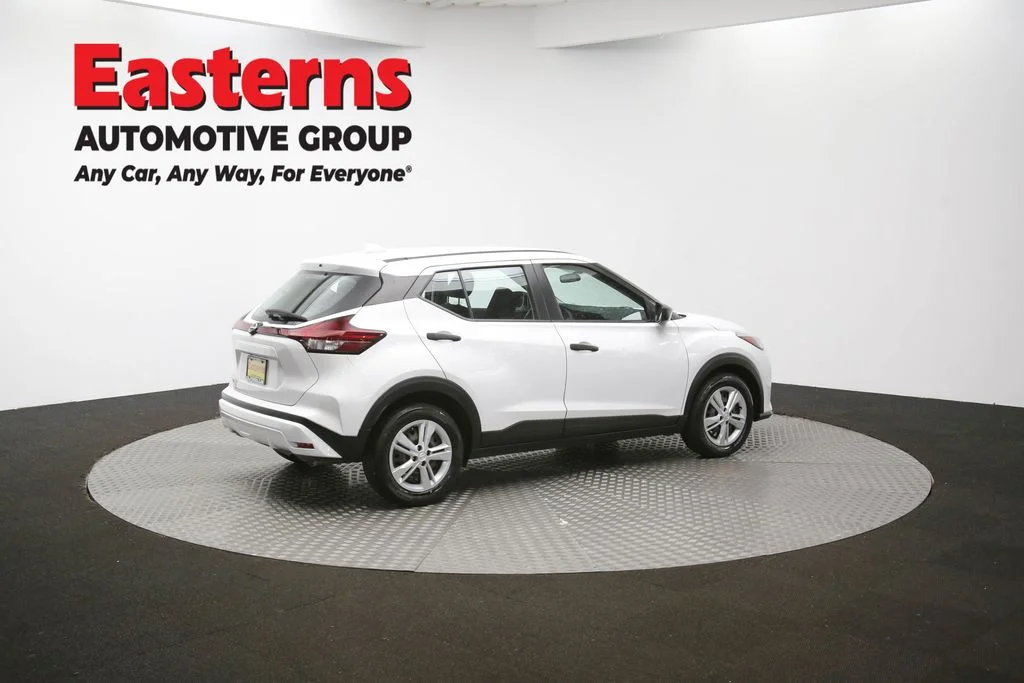 Used 2022 White Nissan S image 42