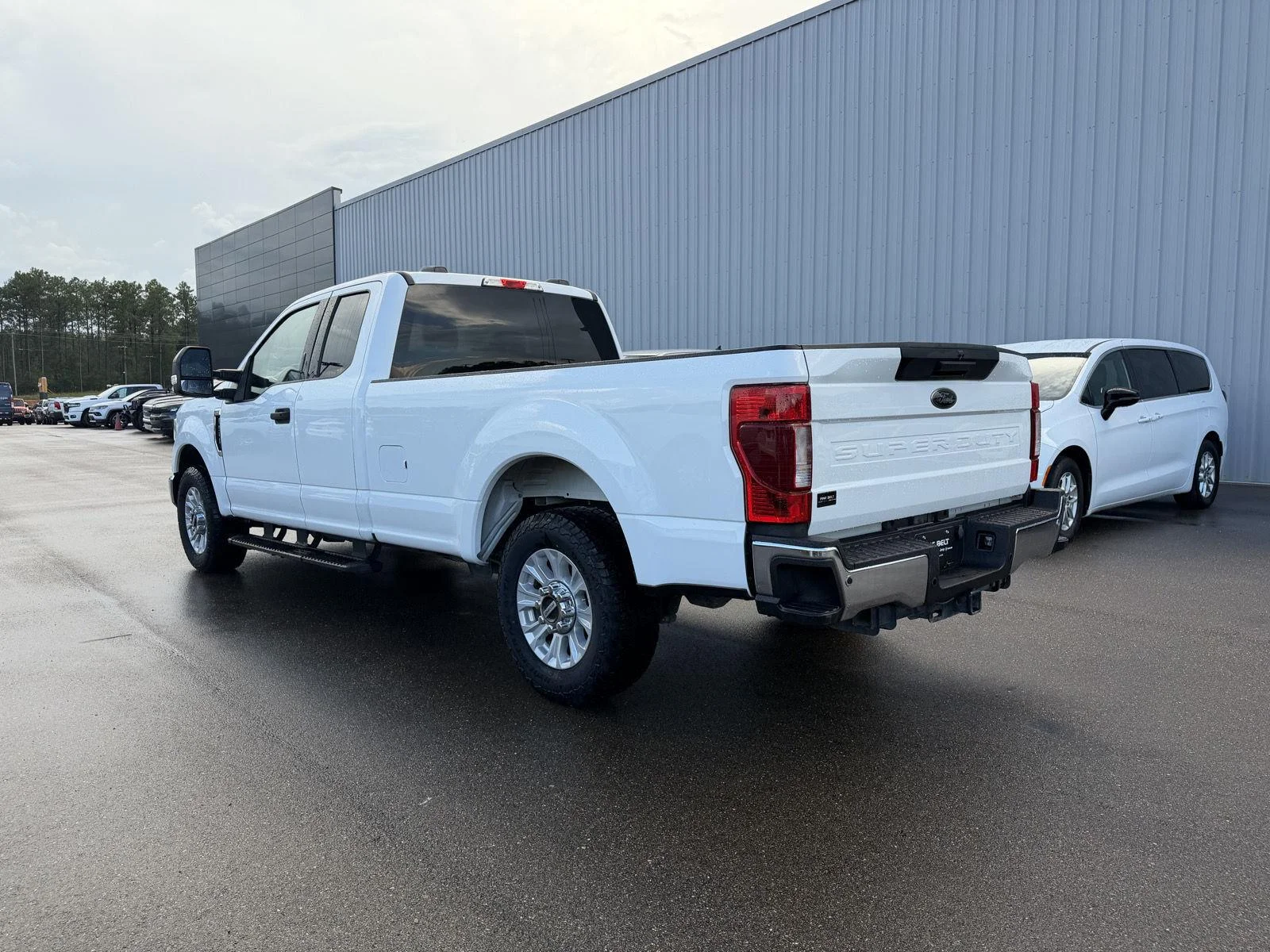 Used 2022 Oxford White Ford XLT image 4