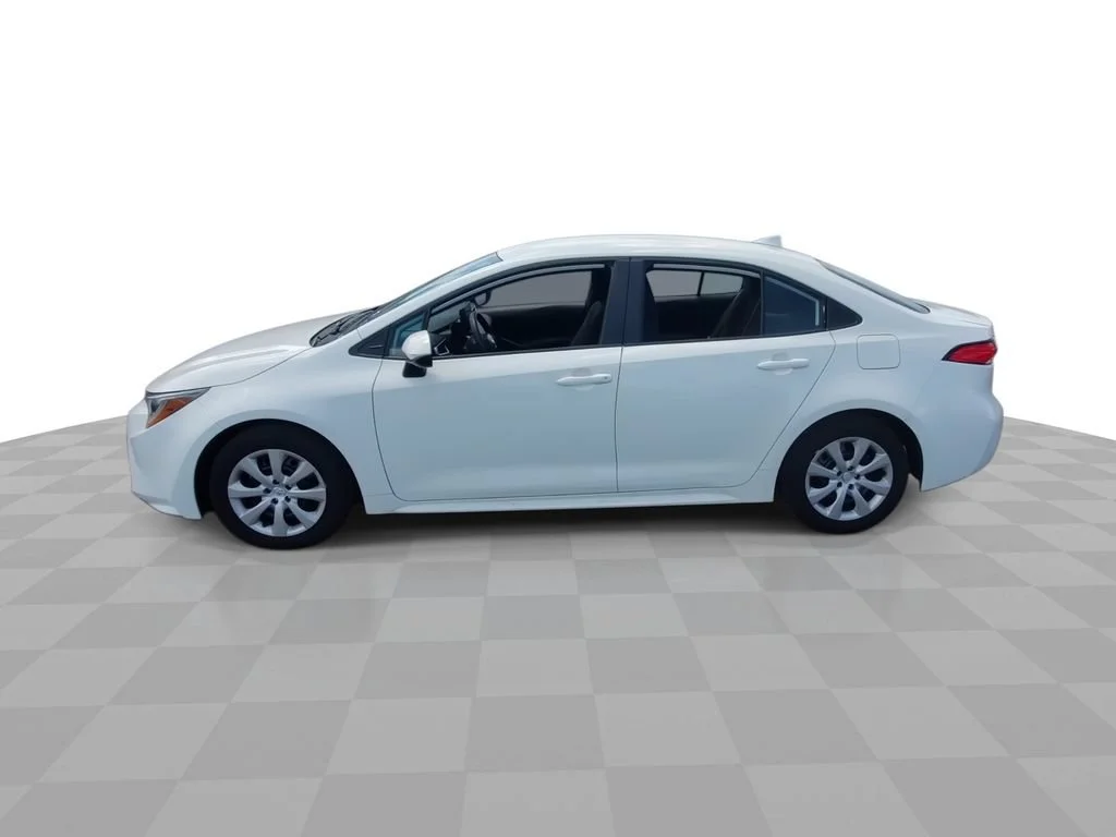 Used 2025 White Toyota LE image 5