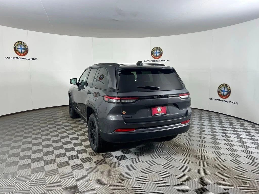 New 2026 Baltic Gray Metallic Clear-Coat Exterior Paint Jeep Altitude image 20