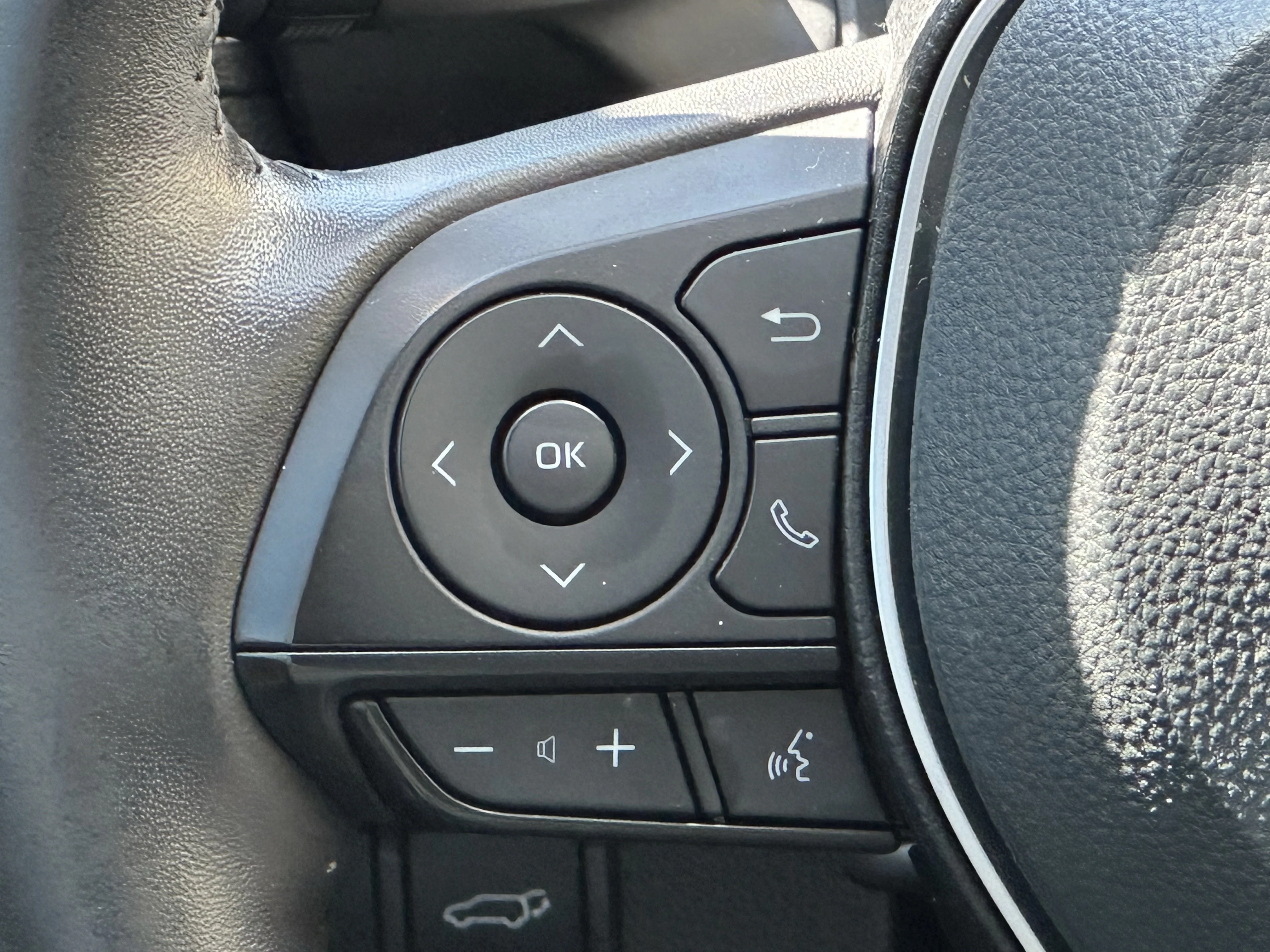 Certified Used 2025  Toyota Hybrid XLE image 12