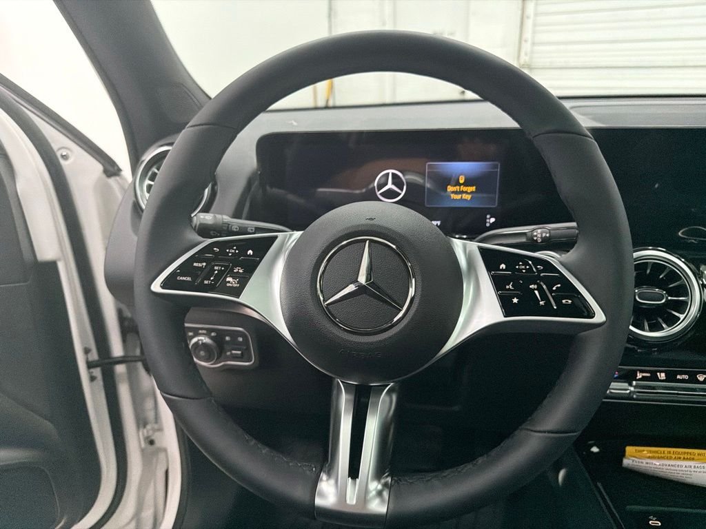 New 2026 Polar White Mercedes-Benz GLB 250 image 15
