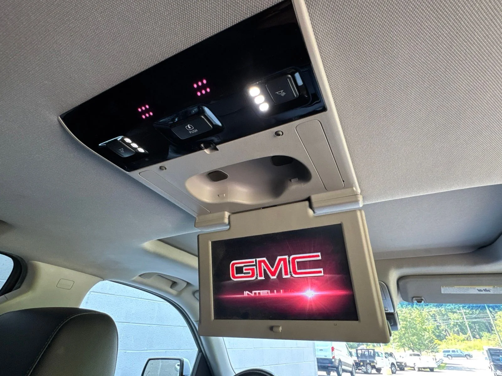 Used 2018 Silver GMC SLT image 22