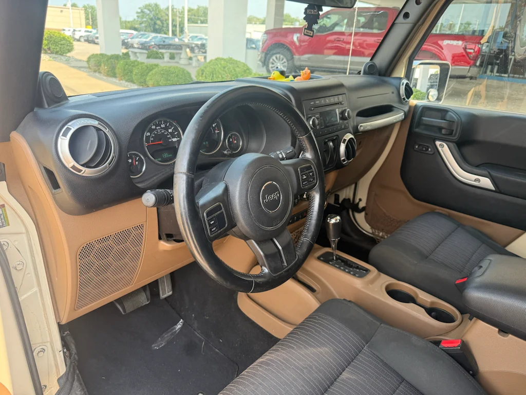 Used 2011 Sahara Tan Jeep Sahara image 3