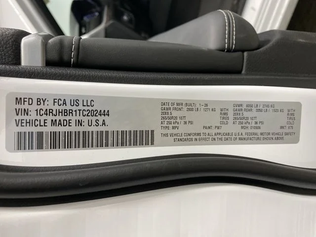 New 2026 Bright White Clear-Coat Exterior Paint Jeep Limited image 43