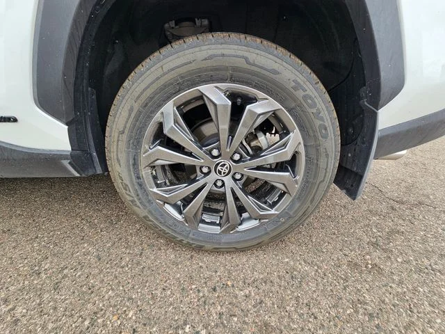 Used 2025 Wind Chill Pearl Toyota XLE Premium image 22