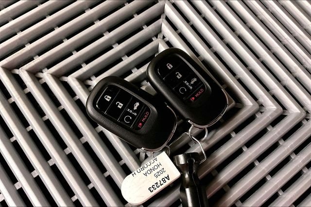 Used 2025 Crystal Black Pearl Honda Touring image 11