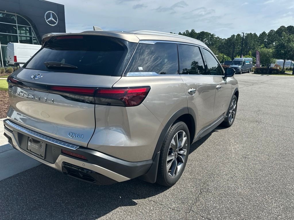 Used 2024 Silver INFINITI LUXE image 8