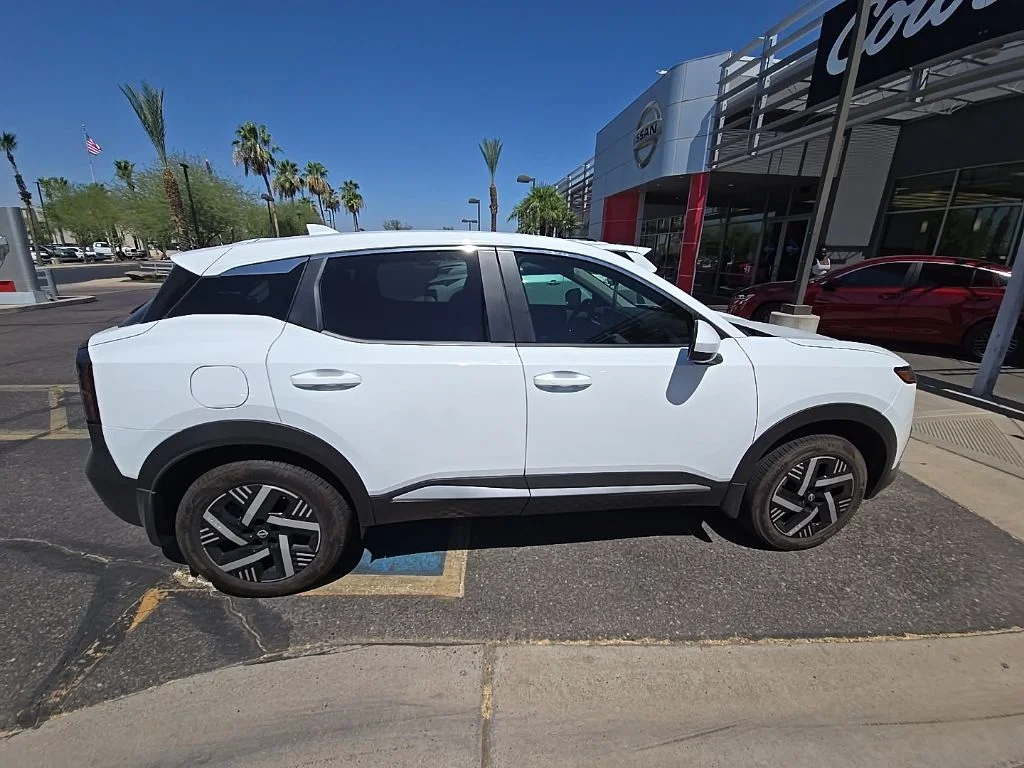 Used 2025 White Nissan SV image 9