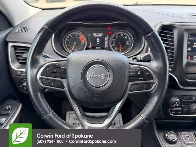 Used 2019 Granite Crystal Clearcoat Metallic Jeep Latitude Plus image 22