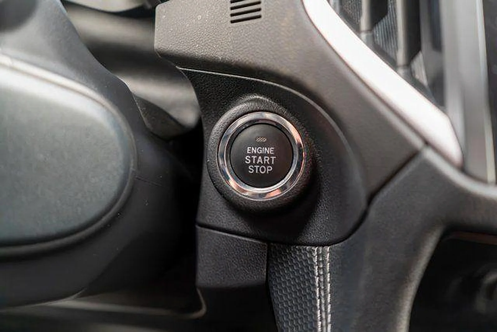 Used 2023 Ice Silver Metallic Subaru Limited image 27