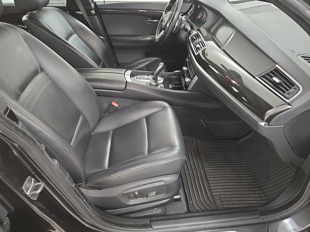 Used 2017 Dark Graphite BMW 535i xDrive Gran Turismo image 29