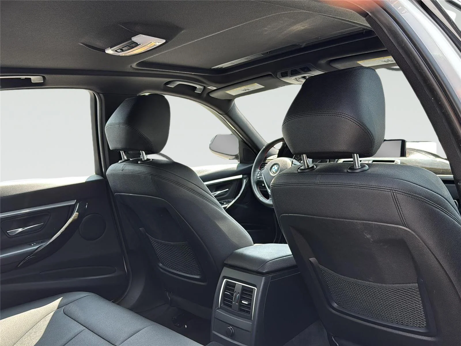 Used 2018 Alpine White BMW 328d image 32