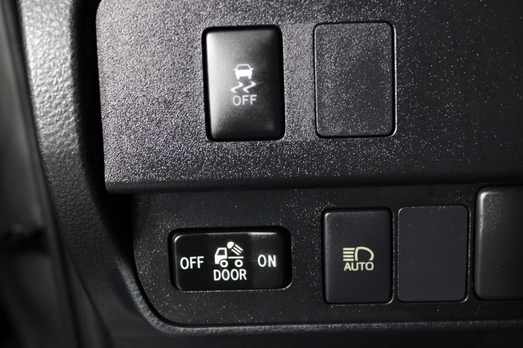 Used 2022 Silver Toyota SR image 21