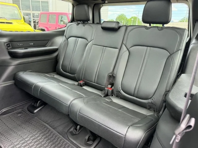 New 2026 Steel Blue Exterior Paint Jeep Limited Reserve image 9