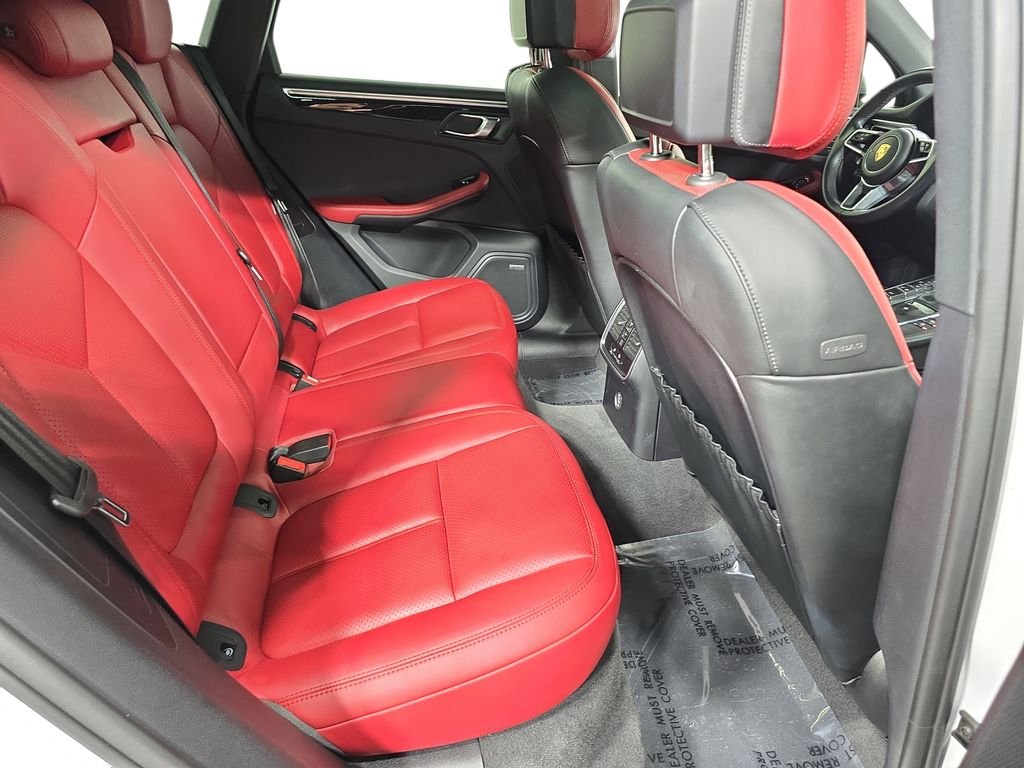 Used 2018  Porsche  image 26
