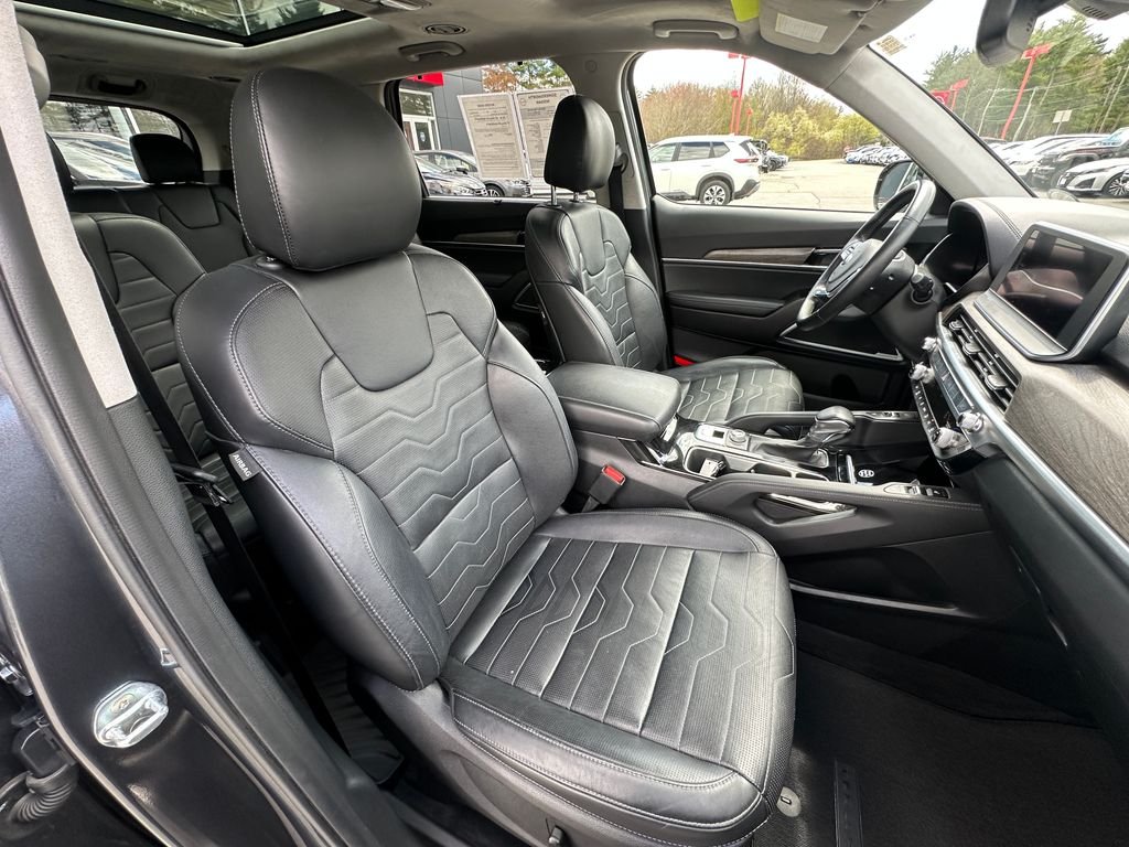 Used 2020 Gray Kia SX image 22