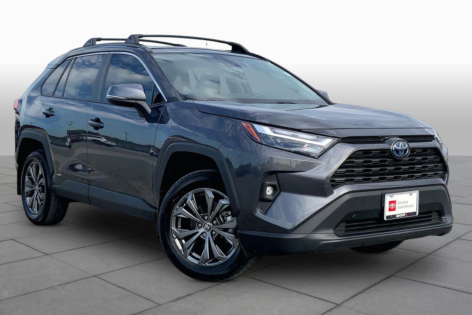 Used 2024 Magnetic Gray Metallic Toyota Hybrid XLE Premium image 3