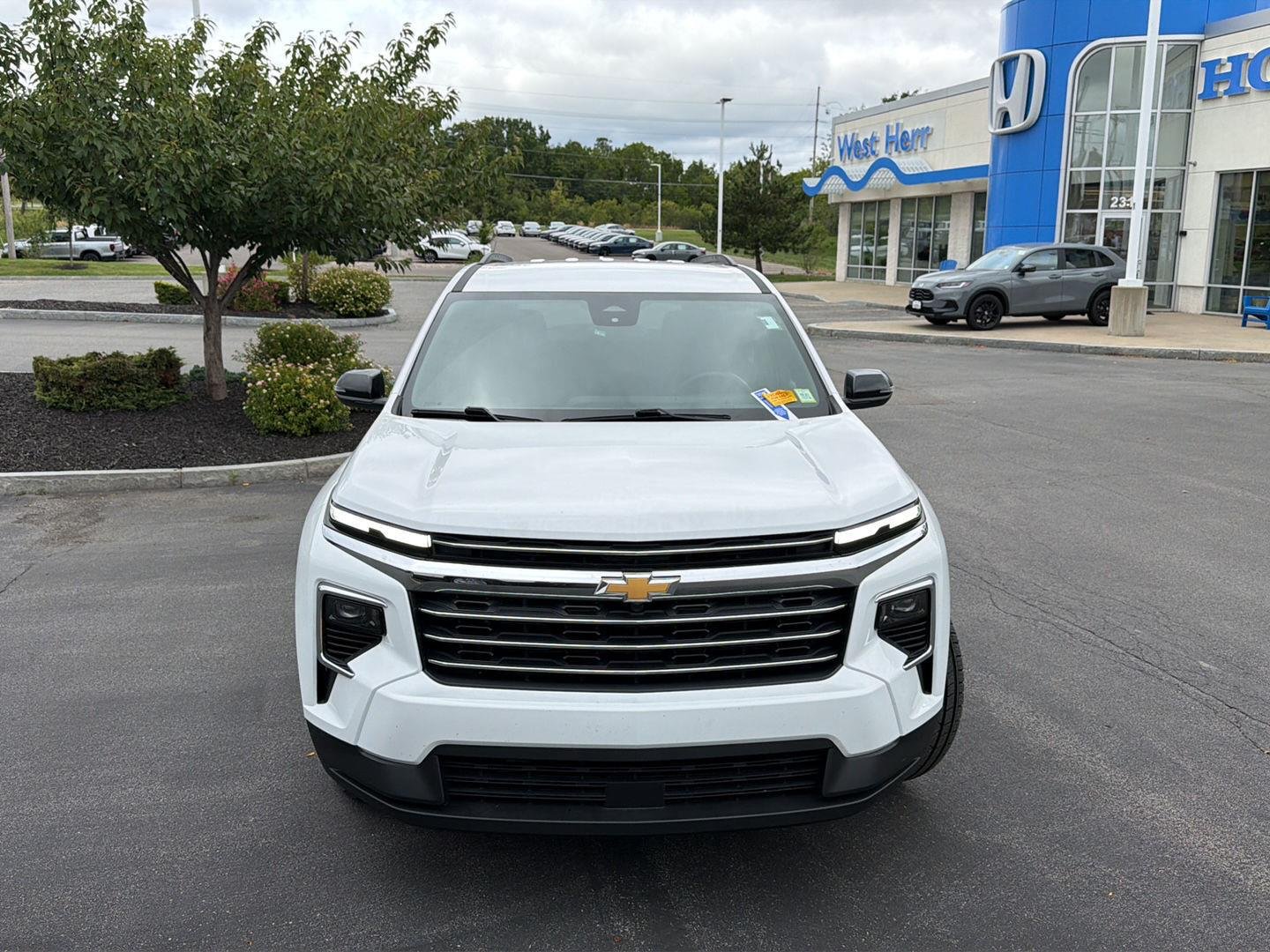 Used 2025 Summit White Chevrolet AWD LT image 2