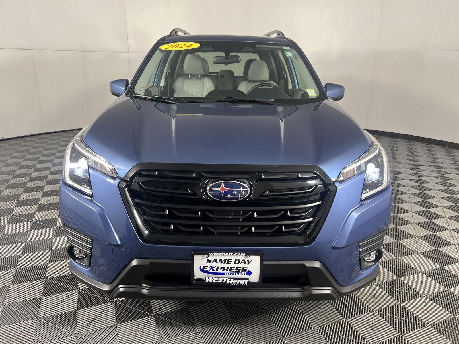 Used 2024 Horizon Blue Pearl Subaru Premium image 17