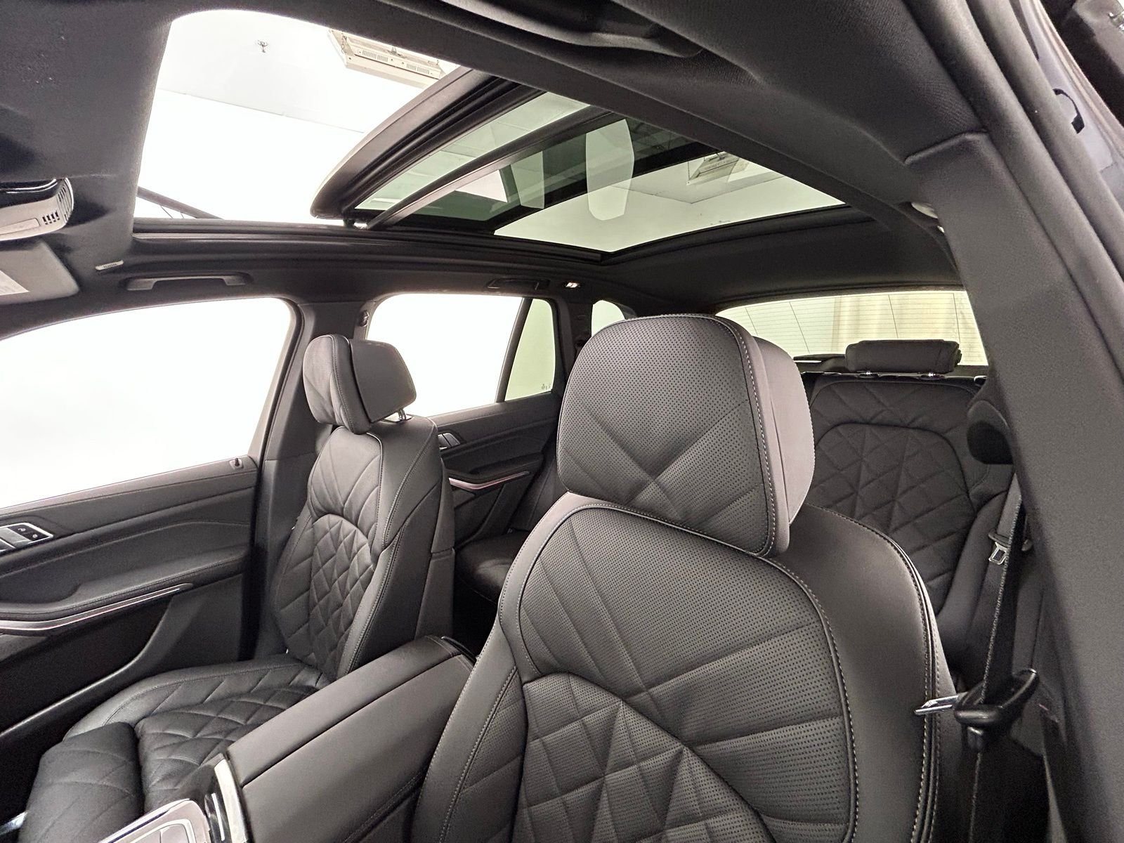 New 2026 Carbon Black Metallic BMW xDrive40i image 29