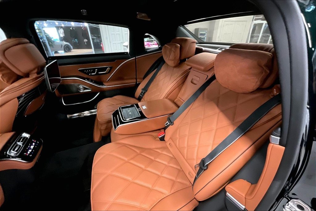 New 2026 Emerald Green Metallic Mercedes-Benz Maybach S 680 image 10