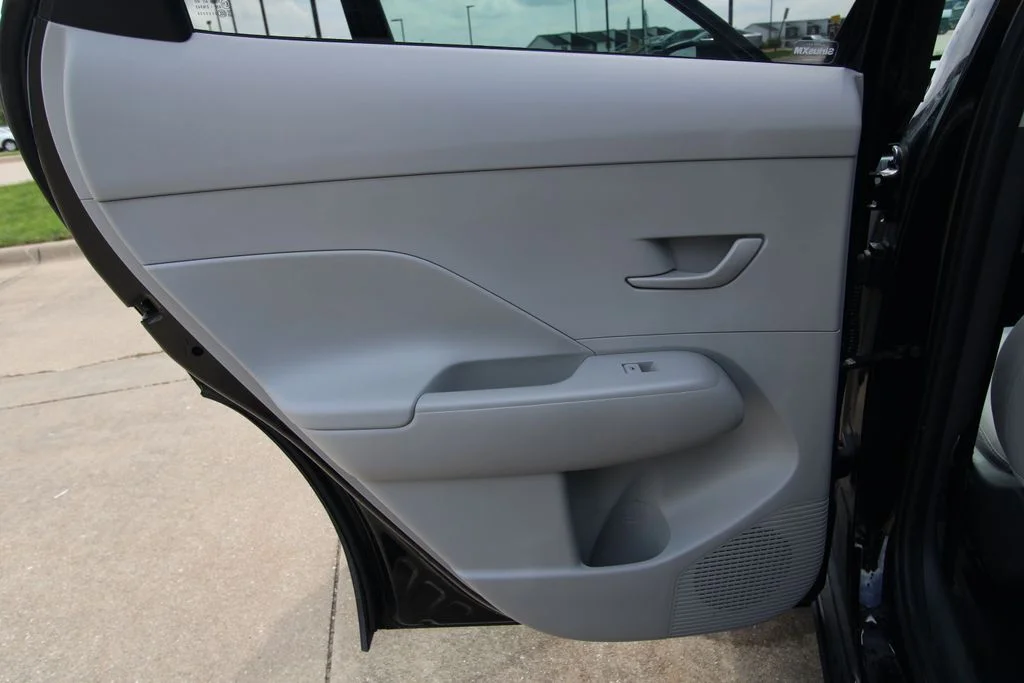 Used 2025 Black Hyundai SEL image 33