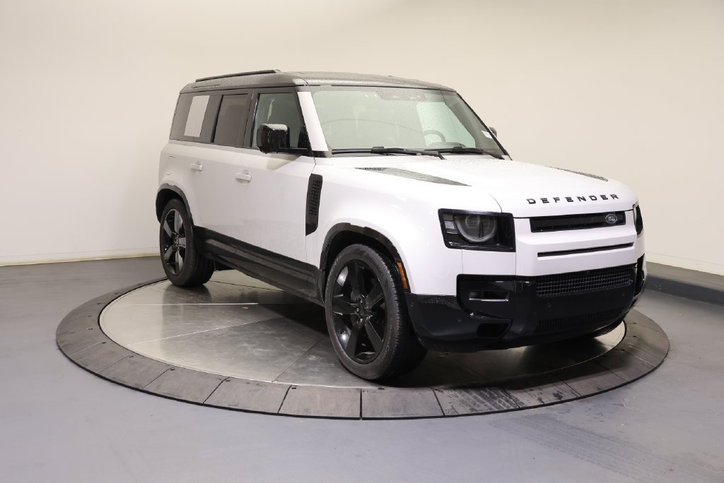 Certified Used 2026 Borasco Gray Metallic Land Rover X-Dynamic SE image 7