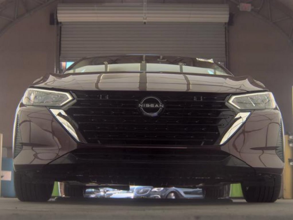 Used 2025 Red Nissan SV image 3