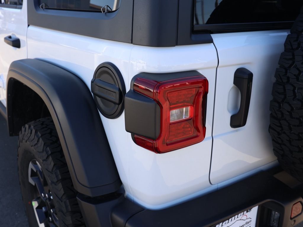 New 2026 Bright White Clear-Coat Exterior Paint Jeep Rubicon image 6