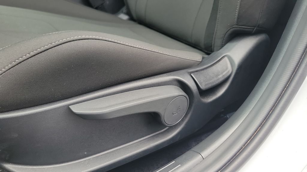 2025 Hyundai Elantra Blue - Photo 16