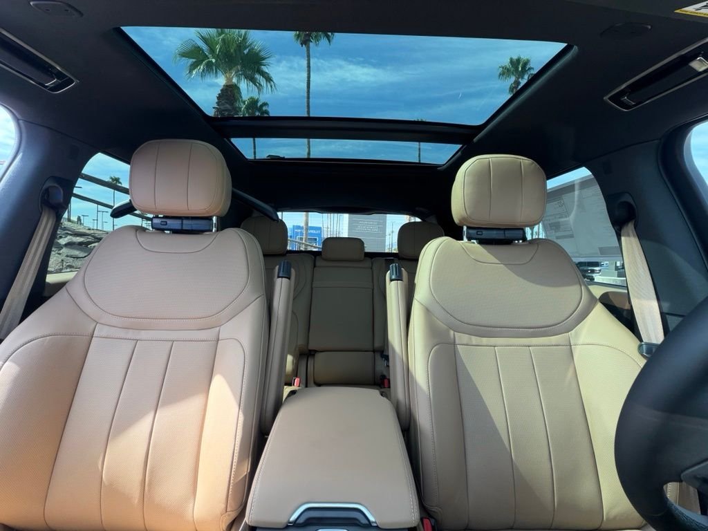 New 2027 Santorini Black Land Rover SE image 7