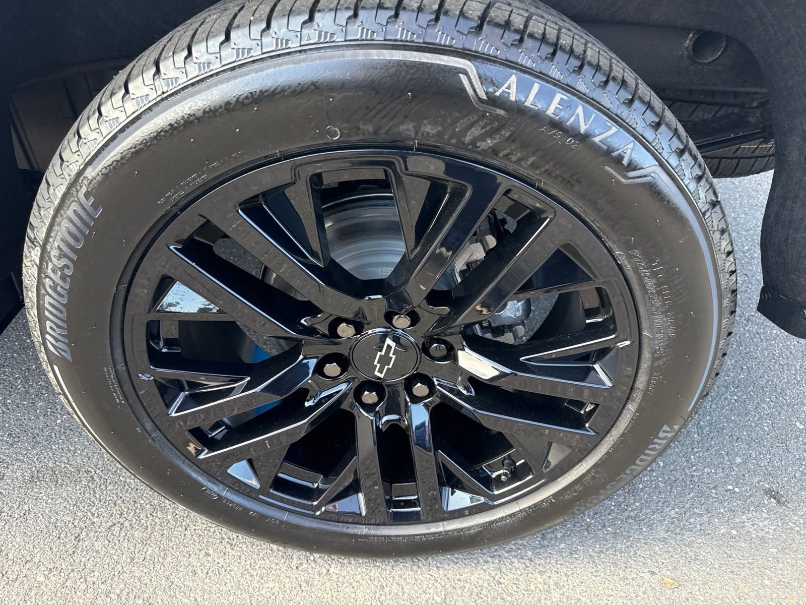New 2026 Summit White Chevrolet RST with 22inch Black Wheels - Convenience II - Safety - Sunroof - Leather - Dark Essentials - Protection *In Stock* image 10