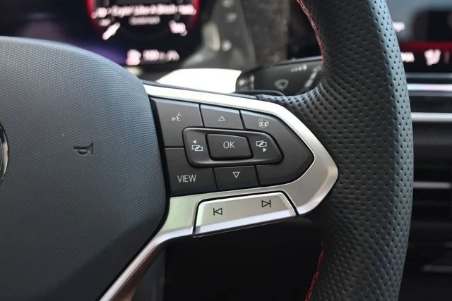 2025 Volkswagen Golf GTI SE - Photo 11