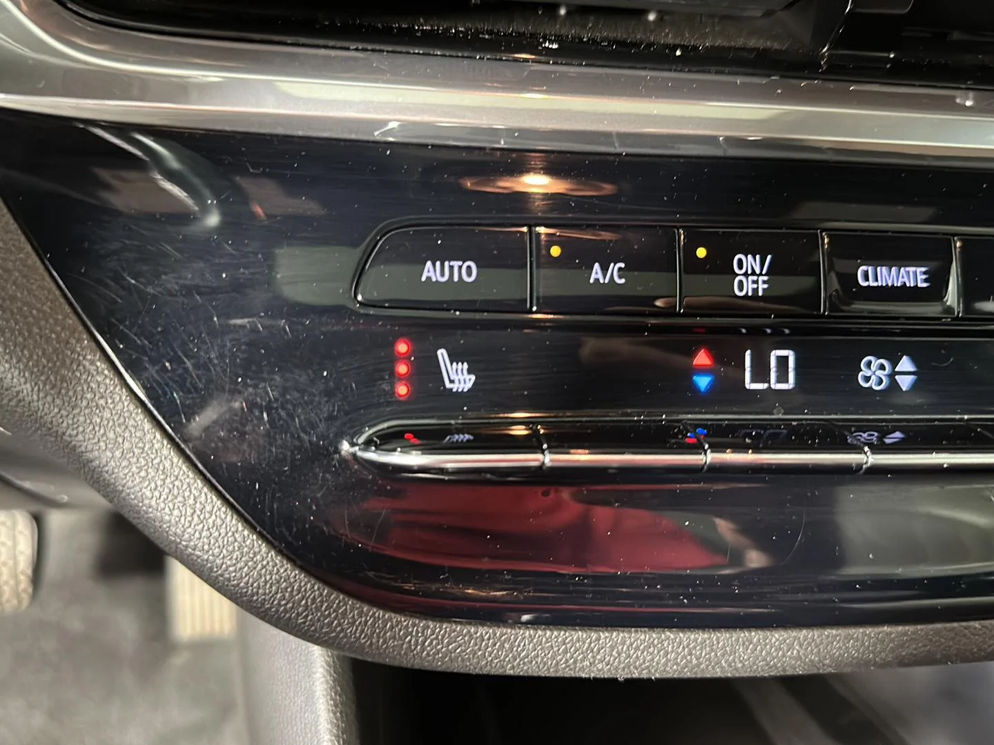 Used 2024 Ocean Blue Metallic Buick Avenir image 17