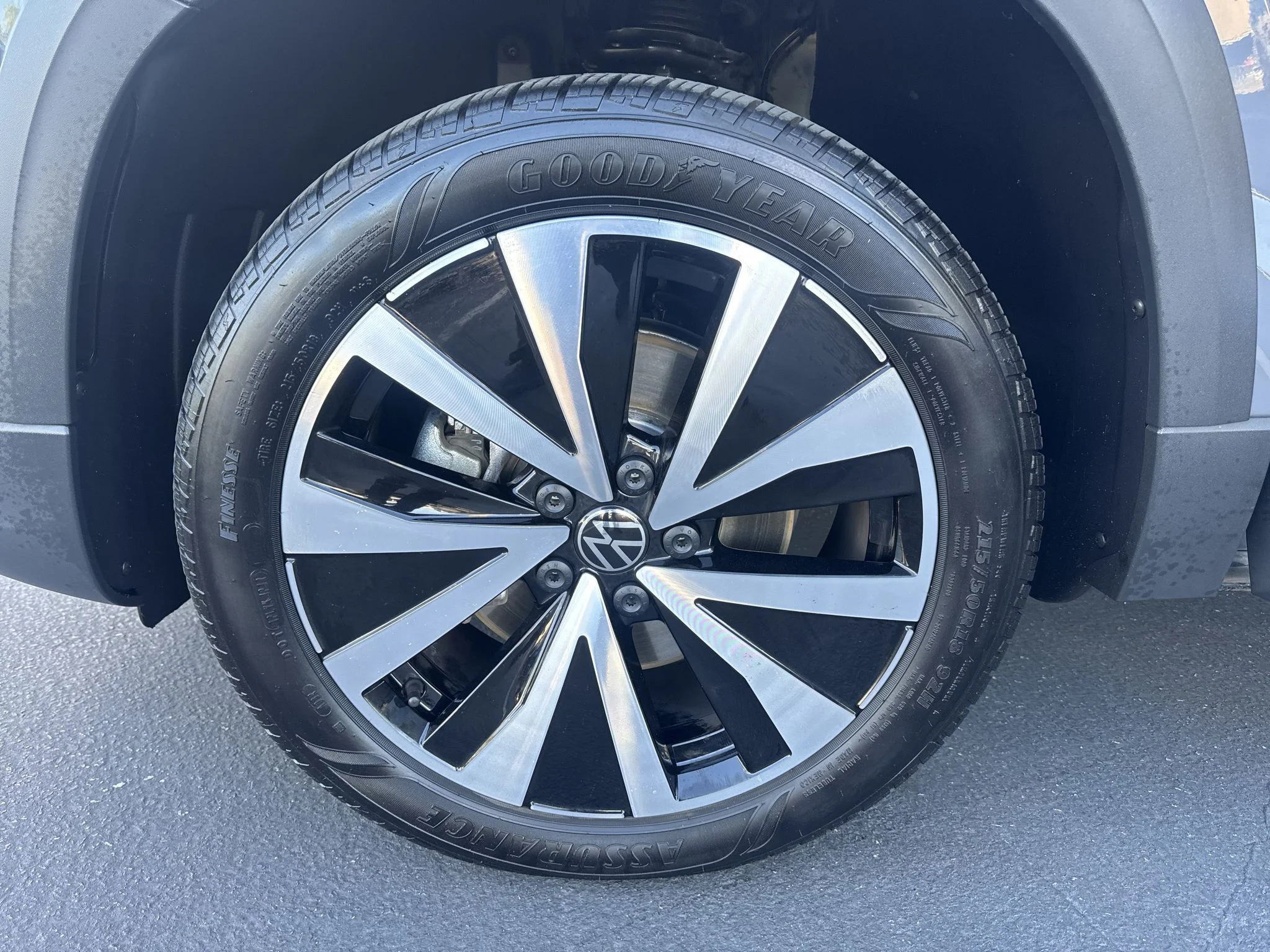 Used 2023 Pure Gray Volkswagen SE image 12