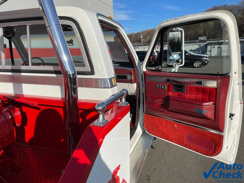 Used 1982 White Chevrolet  image 17