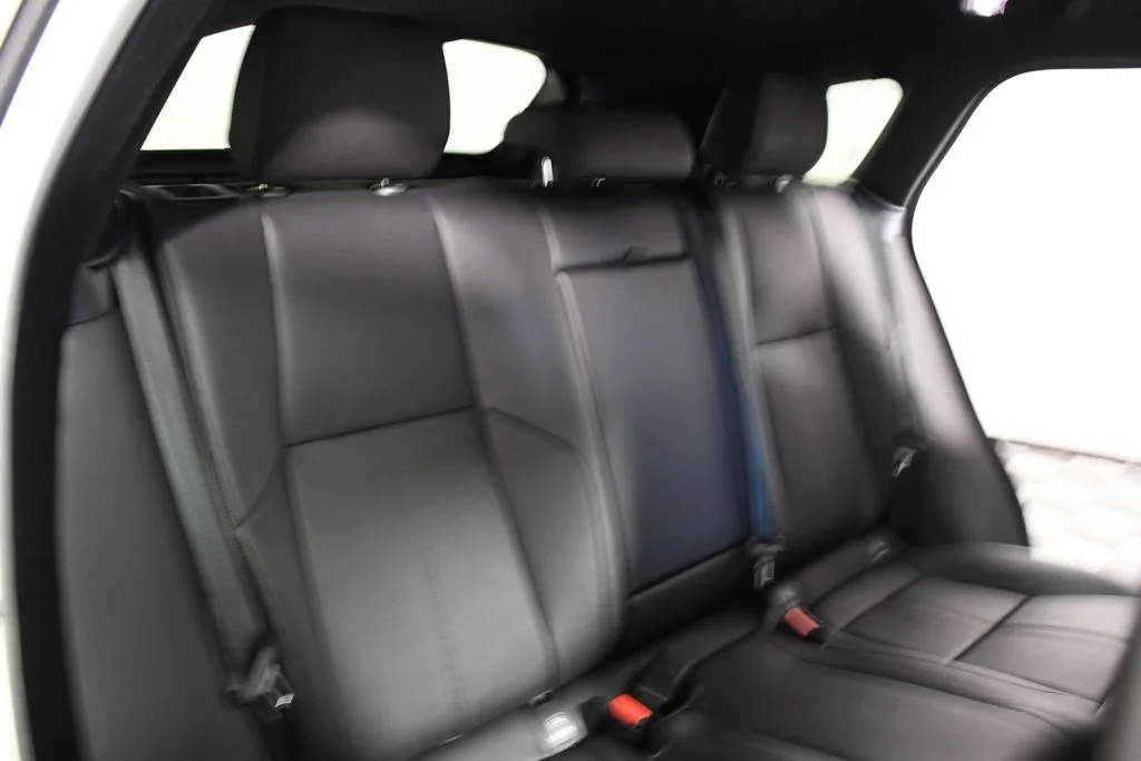 New 2026 Fuji White Land Rover Dynamic SE image 23