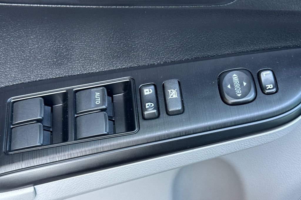 Used 2014 Silver Toyota LE image 14