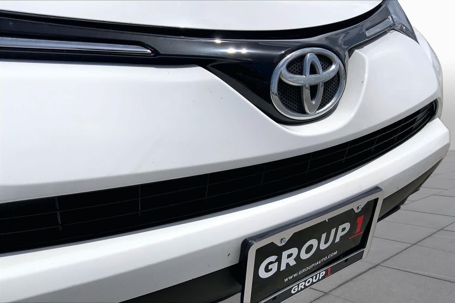 Used 2016 Super White Toyota LE image 29