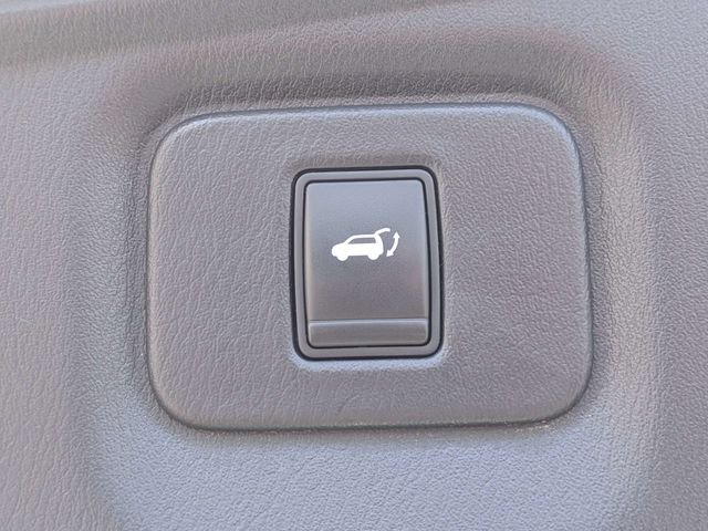 Used 2019 White INFINITI LUXE image 13