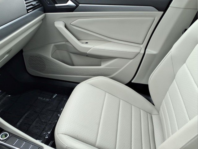 2022 Volkswagen Jetta SE - Photo 17
