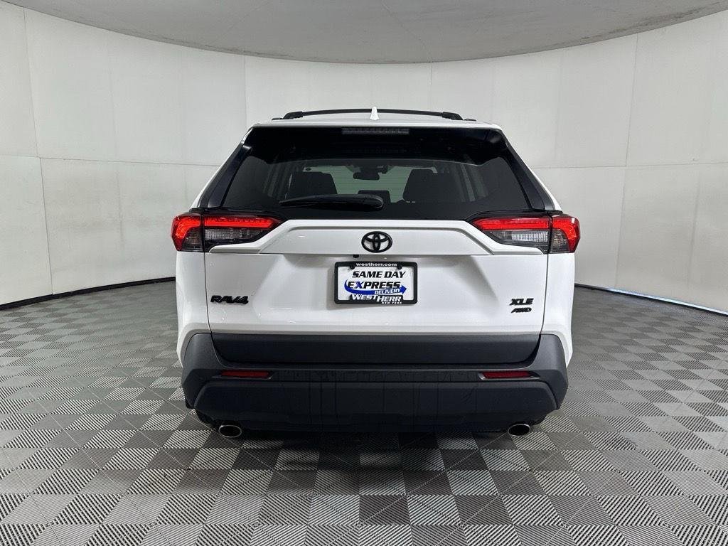 Used 2023 Ice Cap Toyota XLE image 7