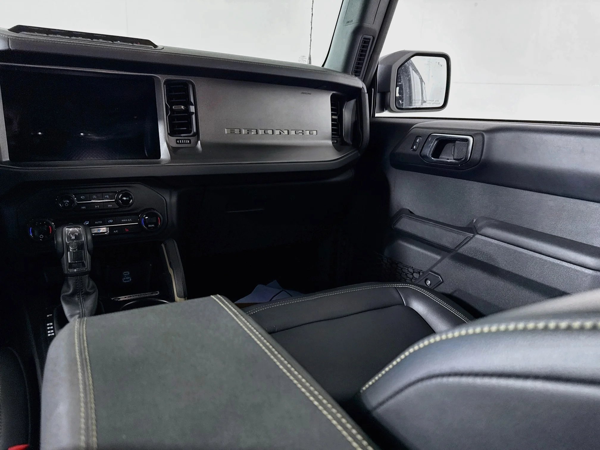 New 2025 Carbonized Gray Metallic Ford Badlands® image 23